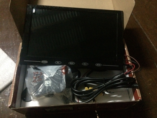 ขายจอตั้งติดรถยนต์ 9 นิ้ว 2AV ต่อกล้องหลังได้ ของใหม่มือหนึ่ง