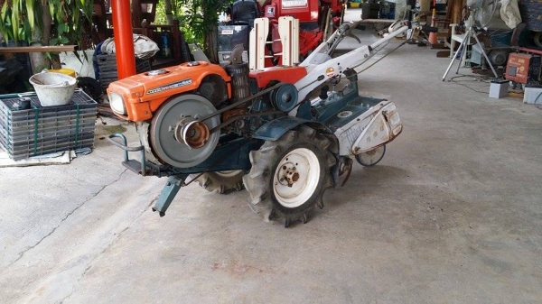นำเข้าจากญี่ปุ่น รถไถเดินตาม KUBOTA  รุ่น E8 ขนาด 8 แรง เครื่องยนต์ดีเซล เก่าญี่ปุ่น   เครื่องยนต์ติดง่าย สภาพสวย