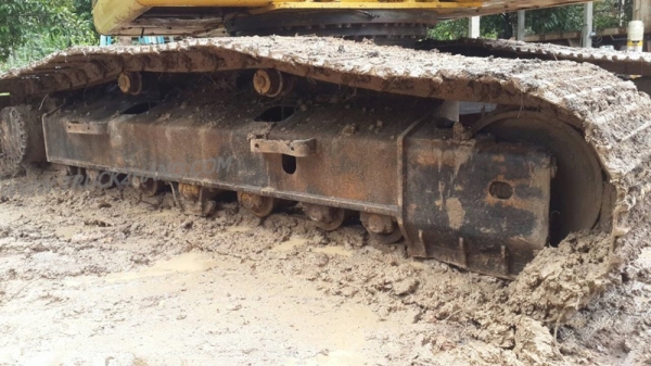 รถแบคโฮ KOMATSU PC200 16000 ชั่วโมง รุ่น8