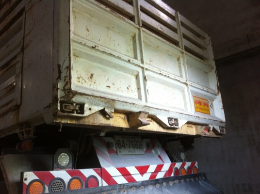 ต้องการขายลูกพ่วง 3 เพลา กว้าง 2.5 ม.ยาว 7ม. สูง1.3ม. กระบะดั้มสามมิตร 20 ตัน ราคา 550,000--ติดต่อเสี่ย สุทิน 0806622246