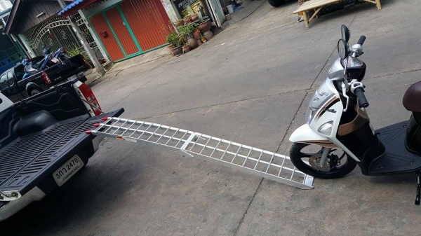 บันไดขึ้น มอเตอร์ไซค์ Bigbike ATV อลูมิเนียมพับได้ ราคารวมค่าจัดส่งแล้วคร้บ ฟรี