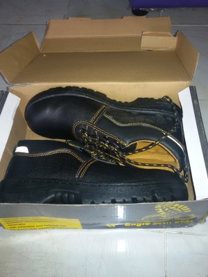 รองเท้าเซฟตี้ หัวเหล็ก