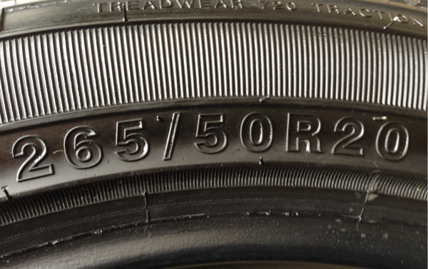 ยาง All Monster tires 265 50 20 ปี15 น้องป้ายแดง ไม่มีปะ ดอกเยอะ ใช้กันยาว