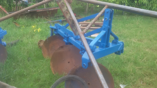 ผานสามใบ26นิ้วรถไถฟอร์ดหรือ60แรงขึ้น