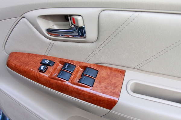 TOYOTA รุ่น FORTUNER HILUX ปี 2011 สีดำ