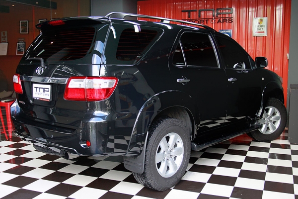 TOYOTA รุ่น FORTUNER HILUX ปี 2011 สีดำ