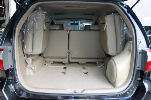 TOYOTA รุ่น FORTUNER HILUX ปี 2011 สีดำ