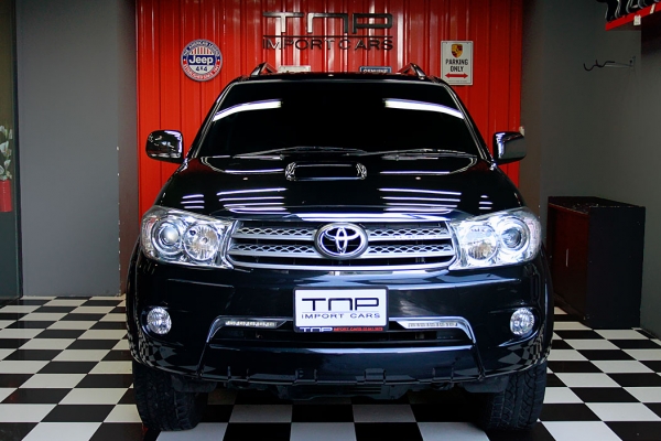 TOYOTA รุ่น FORTUNER HILUX ปี 2011 สีดำ