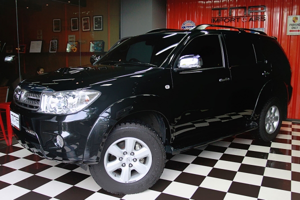 TOYOTA รุ่น FORTUNER HILUX ปี 2011 สีดำ