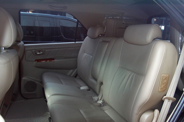 TOYOTA รุ่น FORTUNER HILUX ปี 2011 สีดำ