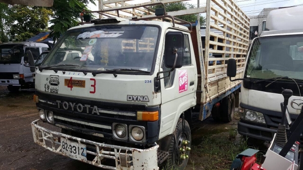 ขาย 6 ล้อ TOYOTA BU91 หัวใหญ่ 3 ใบปัด ปี 38 เครื่อง 14B 115 แรงม้า เกียร์สั้น คัสซีสวยตลอดเส้น หัวเก๋งยกได้ ทะเบียนพร้อมโอน ราคาต่อรองได้ครับ ขาย 6 ล้อ TOYOTA BU91 หัวใหญ่ 3 ใบปัด ปี 38 เครื่อง 14B 115 แรงม้า เกียร์สั้น คัสซีสวยตลอดเส้น หัวเก๋งยกได้ ทะเบียนพร้อมโอน ราคาต่อรองได้ครับ