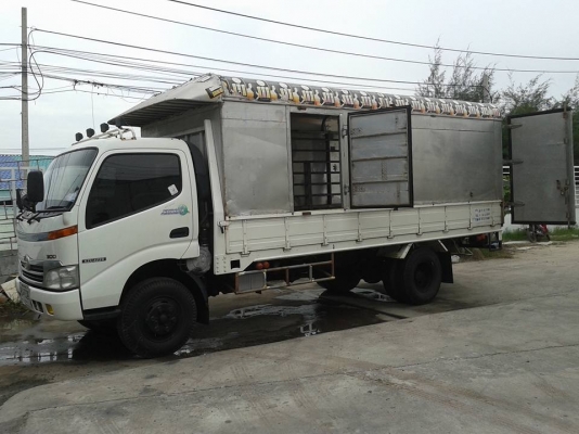 ขาย HINO DUTRO 300 ปี 2551 ตู้แห้ง 3 บาน ยาว 5 ม. ยาง 7.50 เครื่องคอมมอนเรล เทอร์โบ 136 แรง สภาพสวย วิ่งน้อย ยางดี ราคา 688,800 บาท สนใจสอบถามเพิ่มเติมได้ที่ 081-4825911 คุณพิมพ์ใจ 085-0097969 คุณรุ่ง