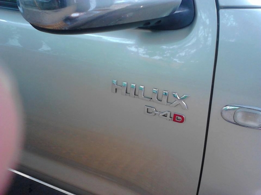 ขายคับ  TOYOTA  VIGO 2.5 J  ปี 2005  หน้าหลังเดิม มือเดียวออกห้าง  ภายในสะอาด   ติดตั้งไฟฟ้า เรียบร้อย    จอดในร่สีสวยไร้ที่ติ  รายละเอียด  087-6835269 รับประกันไม่มีชน100\%  สภาพ นางฟ้าเลยคับ