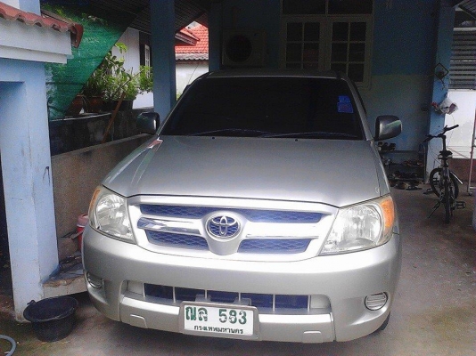 ขายคับ  TOYOTA  VIGO 2.5 J  ปี 2005  หน้าหลังเดิม มือเดียวออกห้าง  ภายในสะอาด   ติดตั้งไฟฟ้า เรียบร้อย    จอดในร่สีสวยไร้ที่ติ  รายละเอียด  087-6835269 รับประกันไม่มีชน100\%  สภาพ นางฟ้าเลยคับ