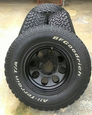 ขาย BF ALL 265/75R16 พร้อมล้อลาย Micky สวยๆ ครับ