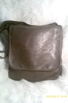 กระเป๋าหนัง สะพายข้างเก่าสวยคลาสสิค