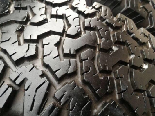 ขายยาง  BF  265 x 70 x 17  ปี 13