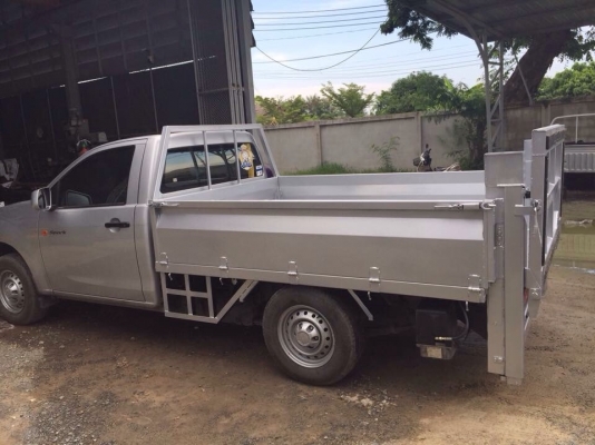 รับติดตั้งกระบะพื้นเรียบพร้อมลิฟท์ท้าย