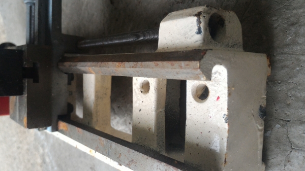 ชุดแท่นกลึ่งขนาดเล็ก  ความยาว 35 ซม. มีชุดป้อมมีดและยันศูนย์ ใช้งานได้เลยแค่หามอเตอร์มาขับ ตามภาพ