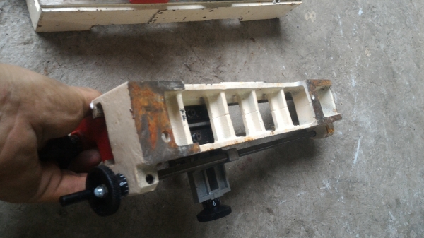 ชุดแท่นกลึ่งขนาดเล็ก  ความยาว 35 ซม. มีชุดป้อมมีดและยันศูนย์ ใช้งานได้เลยแค่หามอเตอร์มาขับ ตามภาพ