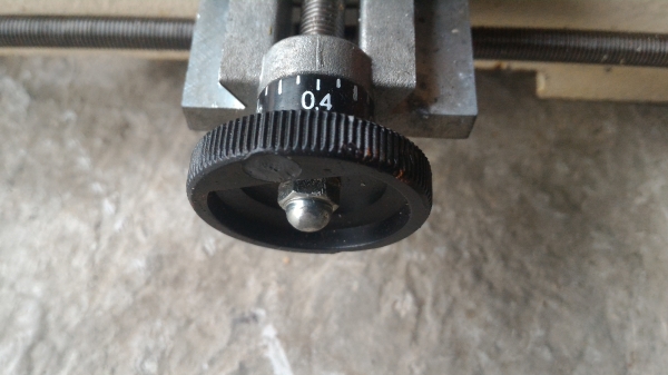 ชุดแท่นกลึ่งขนาดเล็ก  ความยาว 35 ซม. มีชุดป้อมมีดและยันศูนย์ ใช้งานได้เลยแค่หามอเตอร์มาขับ ตามภาพ