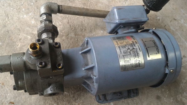 ชุดมอเตอร์พร้อมป็้มน้ำมันแรงดันสูง Motor Trochoid Pump  จากญี่ปุ่น ขนาด 400 W. ต่อใช้ไฟบ้าน 220 V.ได้