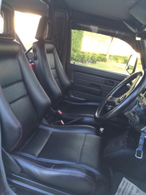 ขายคารีเบี้ยน ทำjimny. ทำเนียนยกมาใส่ทั้งคัน เครื่อง 1300cc คาบู เดิม วิ่งดี ไม่มีปัญหาความร้อน ทะเบียนชุดโอนครบ ภาษีไม่ขาดต่อ หลังคาผ้าใบsmittybilt เบิกใหม่ น่าจะสองหมื่นนิดครับตอนนี้ เบาะ recaro หัวตาข่าย หุ้มใหม่ พวงมาลัยmomo แท้ พร้อมคอตรงรุ่น