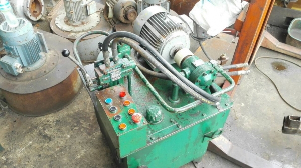 ======= Sold Out!! ======== ปั้มน้ำมันไฮดรอลิค ขนาด 5 HP. 380V. สภาพสวย พร้อมใช้งานครับ!! โทร 089-2499-123 นครปฐม