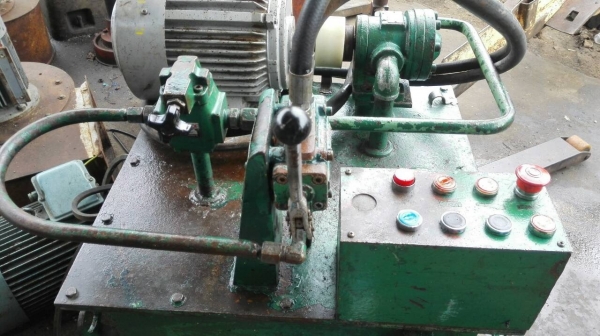 ======= Sold Out!! ======== ปั้มน้ำมันไฮดรอลิค ขนาด 5 HP. 380V. สภาพสวย พร้อมใช้งานครับ!! โทร 089-2499-123 นครปฐม