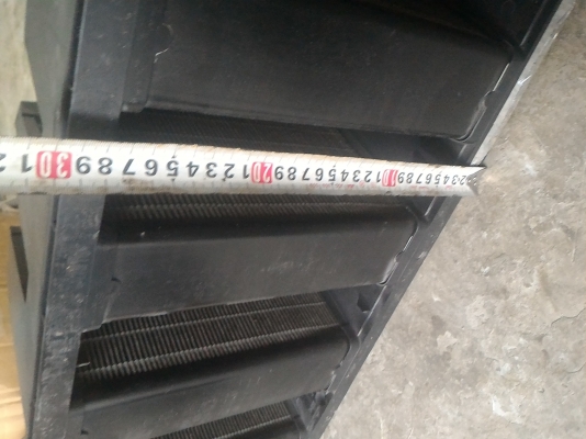 ชุดแผงกรองอากาศยยี่ห้อ American Air Filter วางแบบตัว V ประหยัดพื้นที่ได้ปริมาณการกรองที่เยอะ ขนาด 24 * 12 * 12 นิ้ว สภาพดี เปาไล่ฝุ่นได้