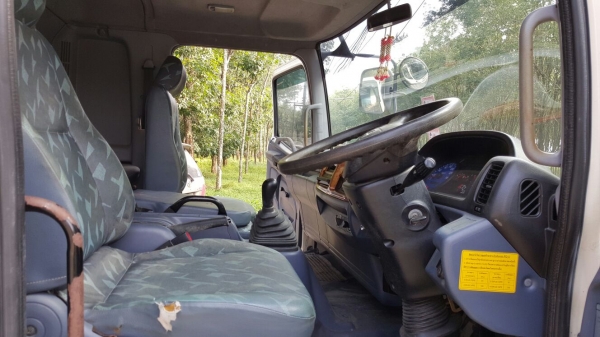 รถฮีโน่ 6 ล้อ FG1J  220 แรงม้า. ปี 49.  ( * รถวิ่ง 12x,xxx กว่า กม. )    สนใจติดต่อ  081 - 6079515