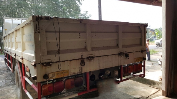 รถฮีโน่ 6 ล้อ FG1J  220 แรงม้า. ปี 49.  ( * รถวิ่ง 12x,xxx กว่า กม. )    สนใจติดต่อ  081 - 6079515