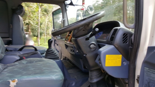 รถฮีโน่ 6 ล้อ FG1J  220 แรงม้า. ปี 49.  ( * รถวิ่ง 12x,xxx กว่า กม. )    สนใจติดต่อ  081 - 6079515