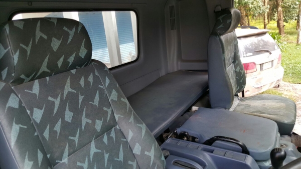 รถฮีโน่ 6 ล้อ FG1J  220 แรงม้า. ปี 49.  ( * รถวิ่ง 12x,xxx กว่า กม. )    สนใจติดต่อ  081 - 6079515