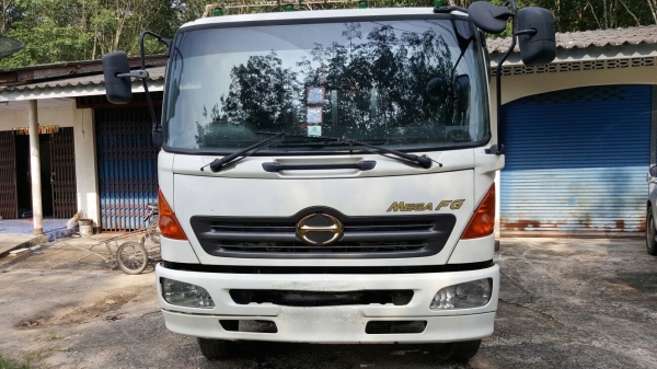 รถฮีโน่ 6 ล้อ FG1J  220 แรงม้า. ปี 49.  ( * รถวิ่ง 12x,xxx กว่า กม. )    สนใจติดต่อ  081 - 6079515