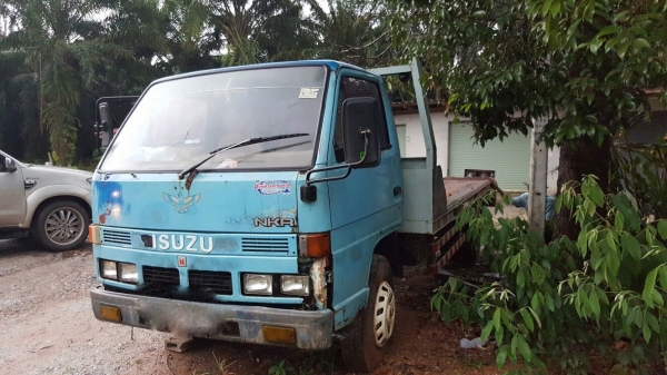 รถอีซุซุ 6 ล้อ ท้ายลาด 110 แรงม้า.    สนใจติดต่อ  081 - 6079515