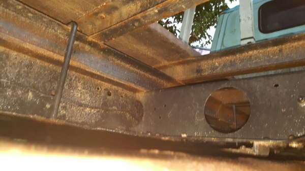 รถอีซุซุ 6 ล้อ ท้ายลาด 110 แรงม้า.    สนใจติดต่อ  081 - 6079515