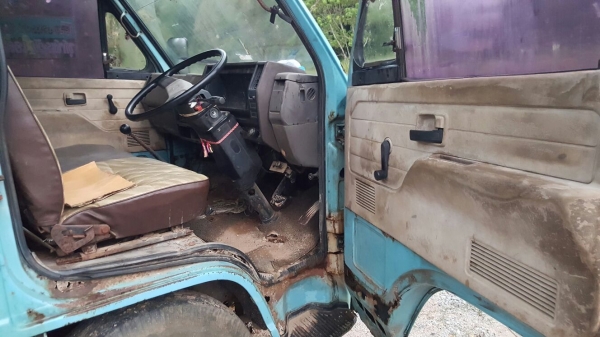 รถอีซุซุ 6 ล้อ ท้ายลาด 110 แรงม้า.    สนใจติดต่อ  081 - 6079515