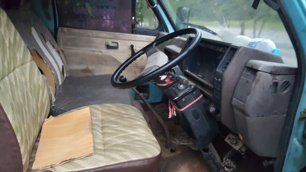 รถอีซุซุ 6 ล้อ ท้ายลาด 110 แรงม้า.    สนใจติดต่อ  081 - 6079515