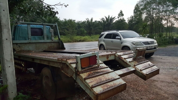 รถอีซุซุ 6 ล้อ ท้ายลาด 110 แรงม้า.    สนใจติดต่อ  081 - 6079515