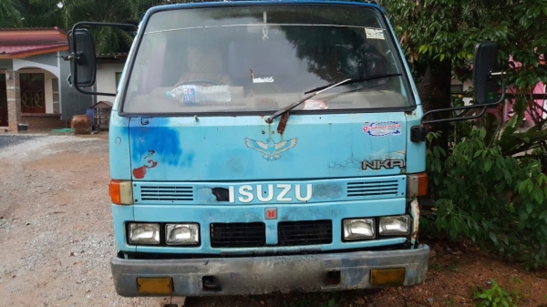 รถอีซุซุ 6 ล้อ ท้ายลาด 110 แรงม้า.    สนใจติดต่อ  081 - 6079515