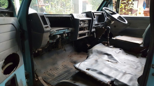 รถอีซูซุ 4 ล้อ NKR 88 แรงม้า. ปี 35.  สนใจติดต่อ  081 - 6079515