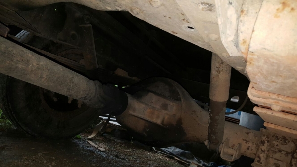 รถอีซูซุ 4 ล้อ NKR 88 แรงม้า. ปี 35.  สนใจติดต่อ  081 - 6079515