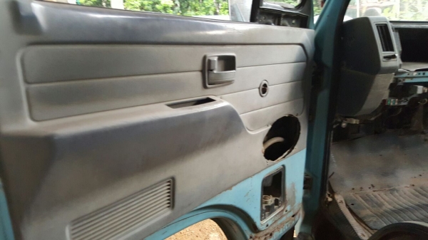 รถอีซูซุ 4 ล้อ NKR 88 แรงม้า. ปี 35.  สนใจติดต่อ  081 - 6079515