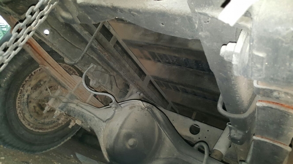 รถอีซูซุ 4 ล้อ NKR 88 แรงม้า. ปี 35.  สนใจติดต่อ  081 - 6079515