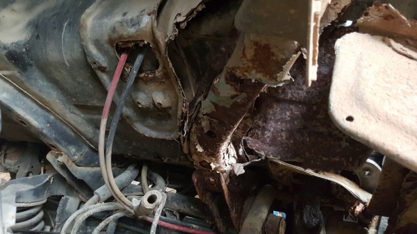 รถอีซูซุ 4 ล้อ NKR 88 แรงม้า. ปี 35.  สนใจติดต่อ  081 - 6079515