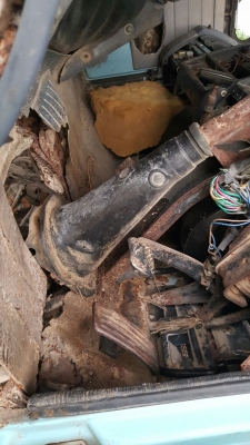 รถอีซูซุ 4 ล้อ NKR 88 แรงม้า. ปี 35.  สนใจติดต่อ  081 - 6079515