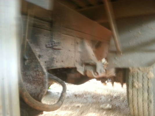 รถอีซูซุ 4 ล้อ NKR 88 แรงม้า. ปี 35.  สนใจติดต่อ  081 - 6079515