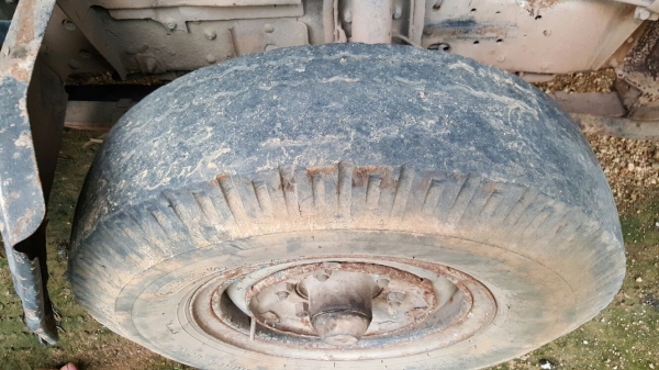 รถอีซูซุ 4 ล้อ NKR 88 แรงม้า. ปี 35.  สนใจติดต่อ  081 - 6079515