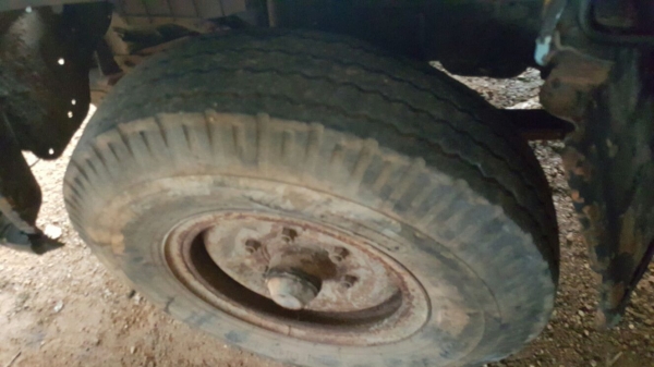 รถอีซูซุ 4 ล้อ NKR 88 แรงม้า. ปี 35.  สนใจติดต่อ  081 - 6079515